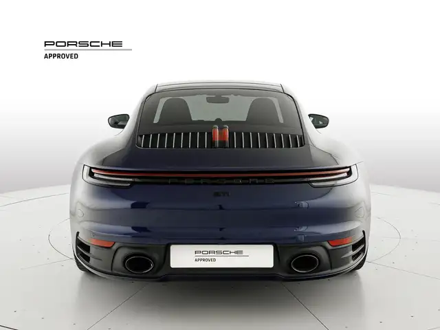 Porsche 911 view 4