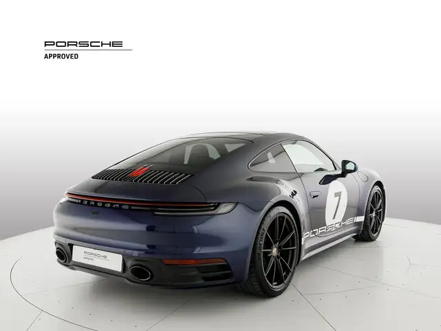 Porsche 911 view 5