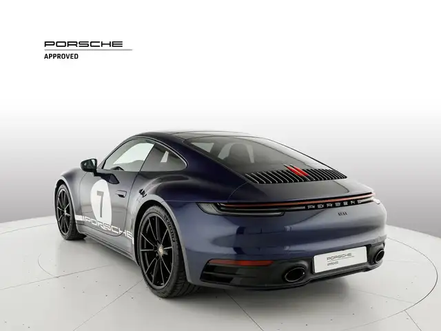 Porsche 911 view 3