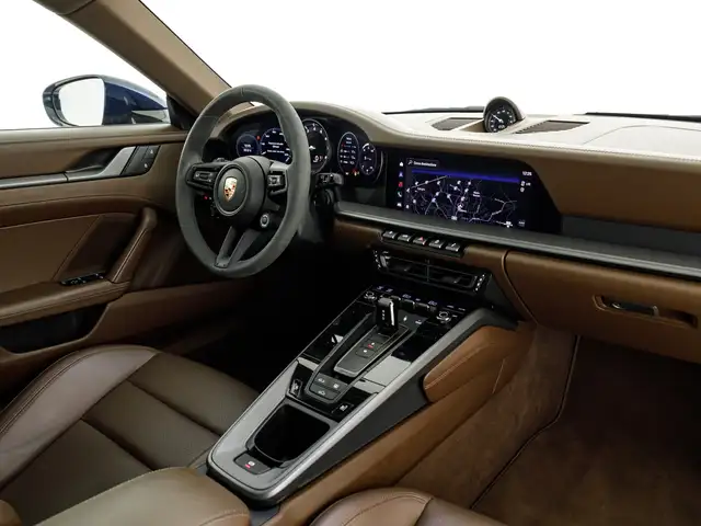 Porsche 911 view 10