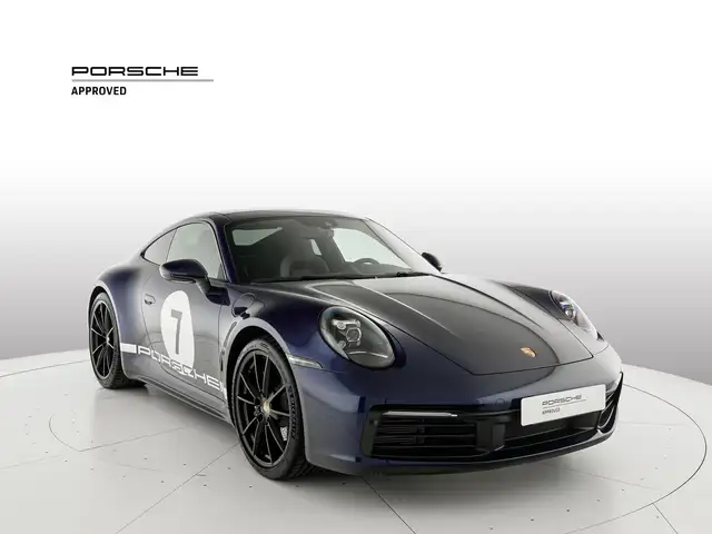 Porsche 911 view 7