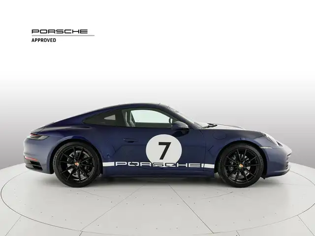 Porsche 911 view 6