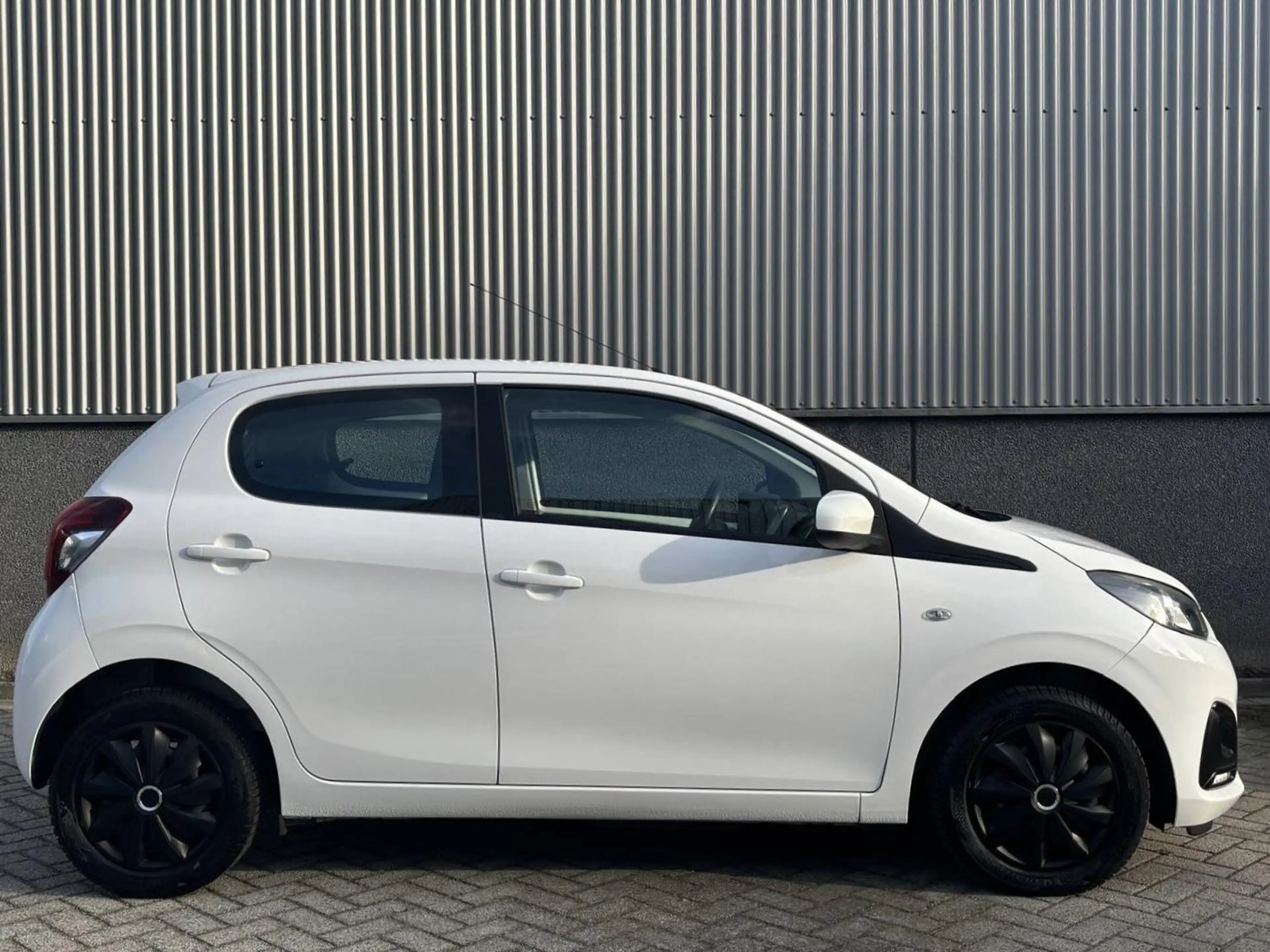 Peugeot 108 1.0 e-VTi Active — photo 4
