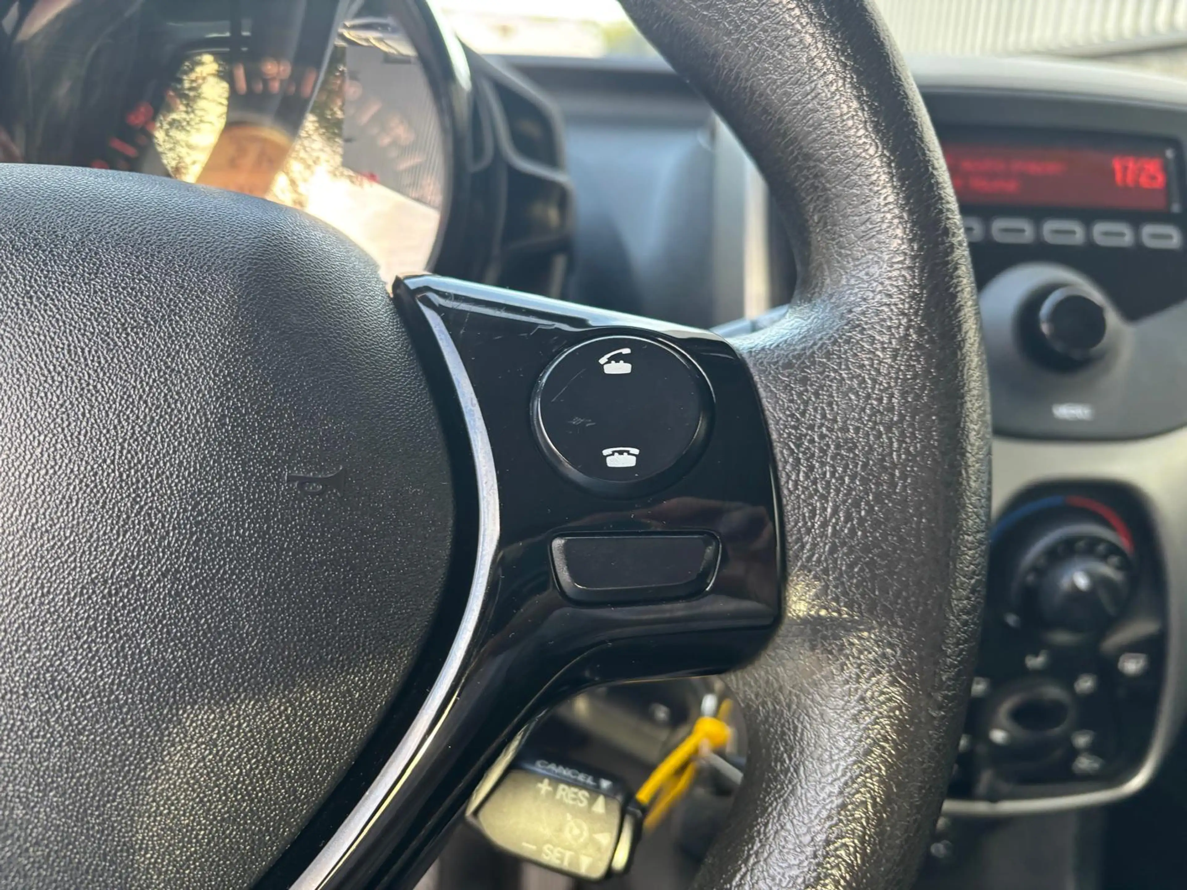 Peugeot 108 1.0 e-VTi Active — photo 15