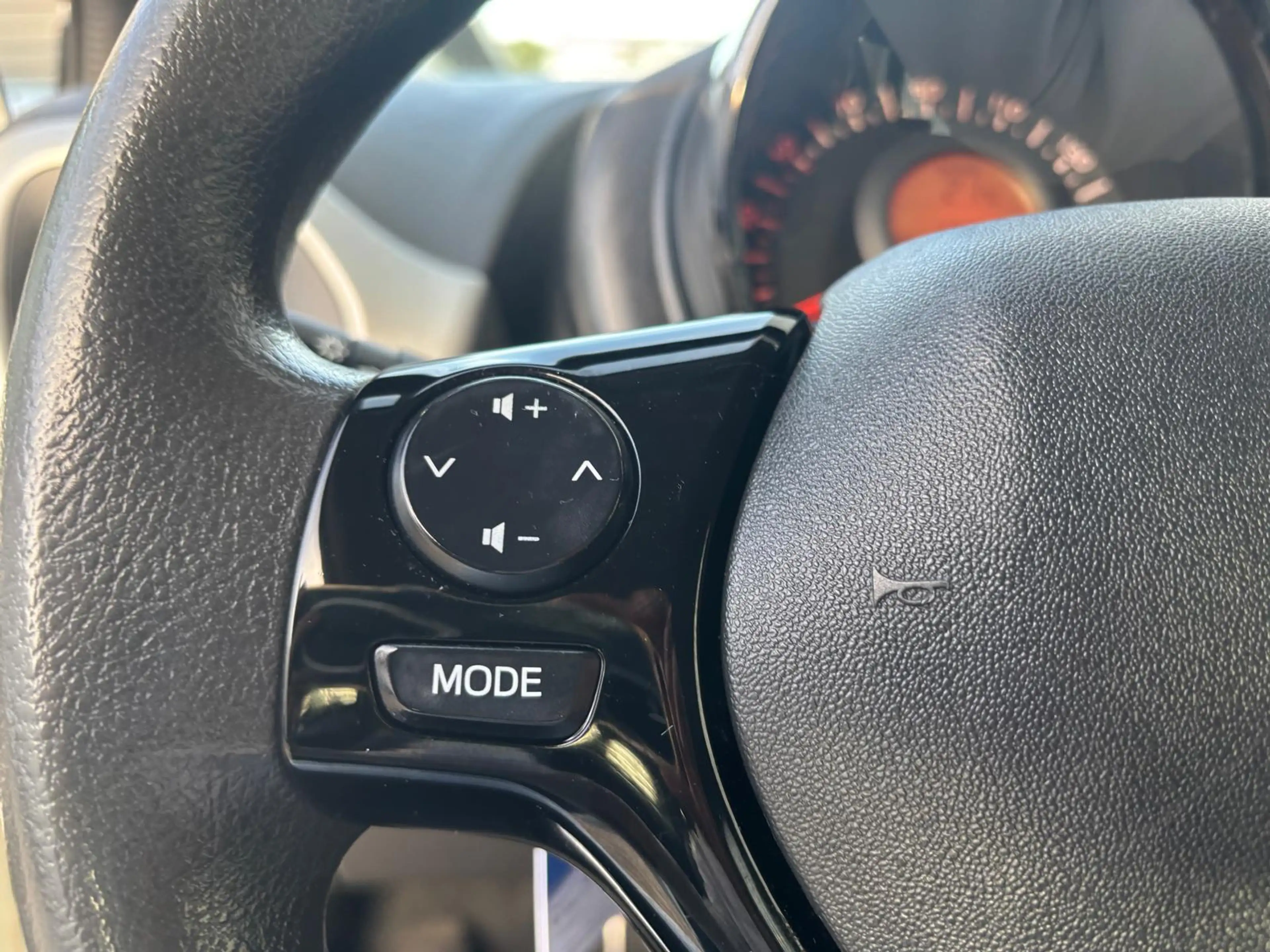 Peugeot 108 1.0 e-VTi Active — photo 14