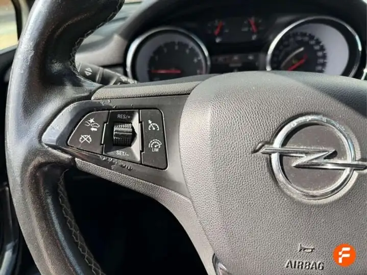Opel Astra 2021, foto 13