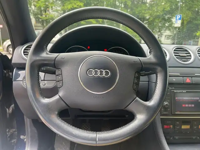 Audi A4 view 9