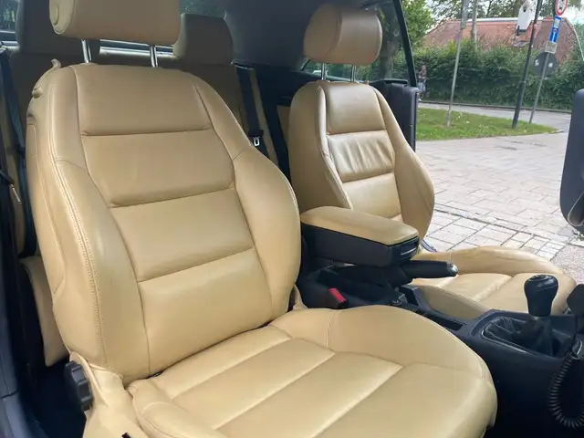 Audi A4 view 14
