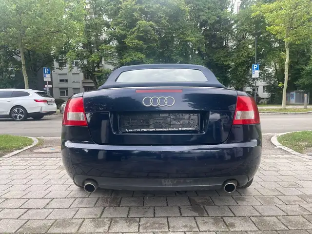 Audi A4 view 4