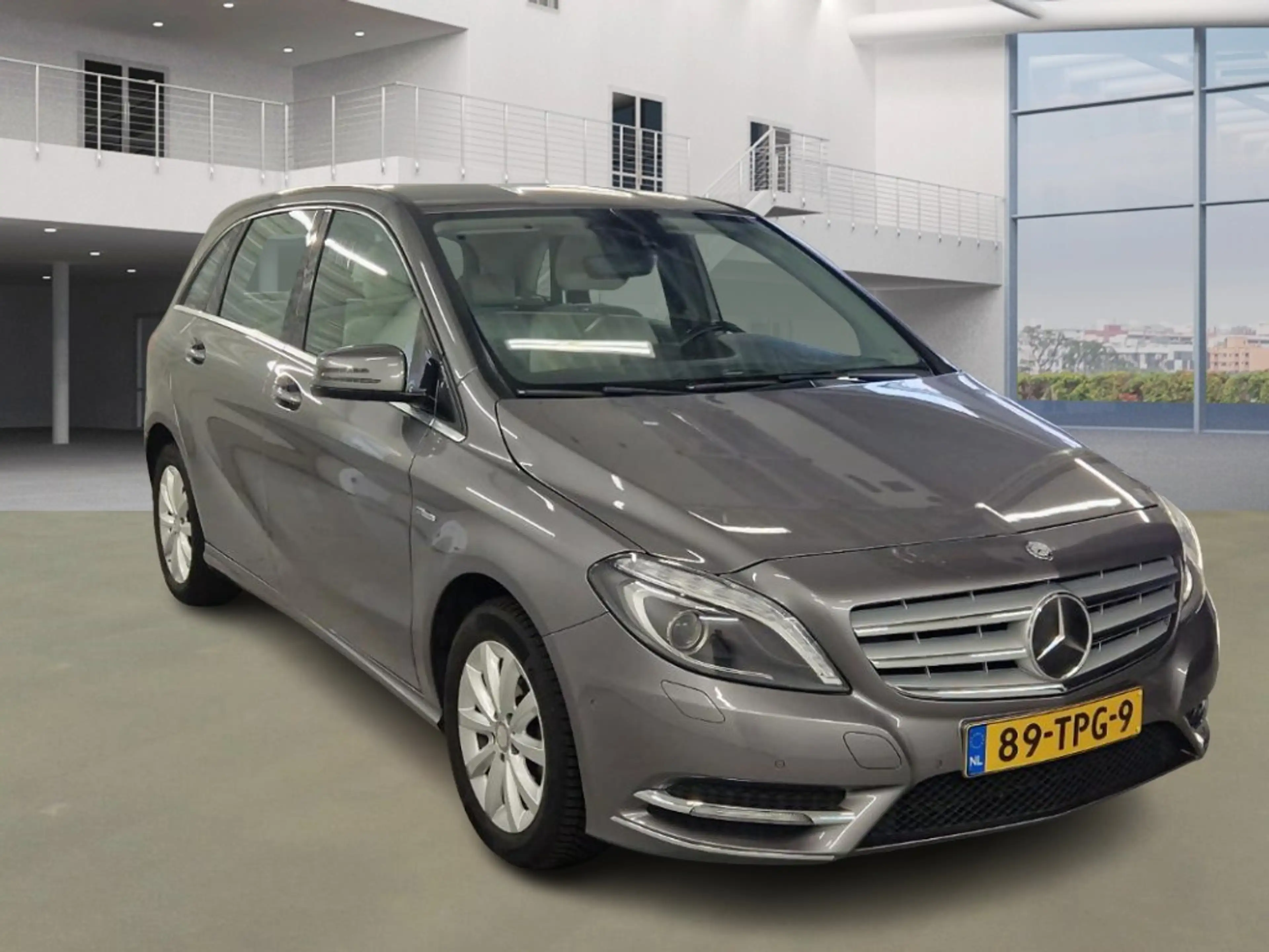 Mercedes-Benz B 180 Ambition — photo 2