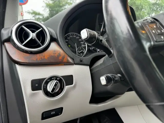 Mercedes-Benz B-Class view 19