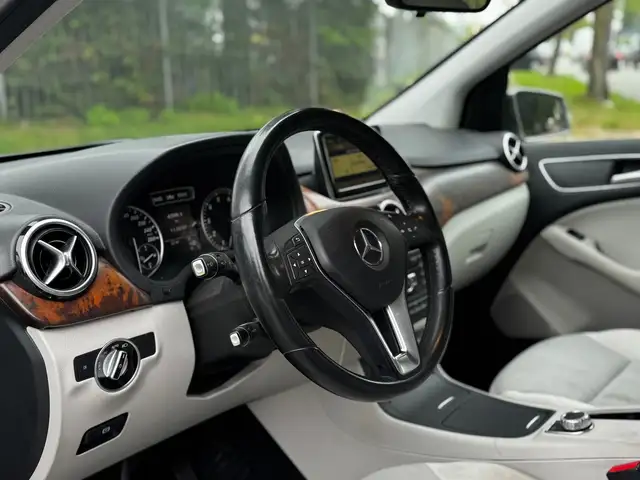 Mercedes-Benz B-Class view 22