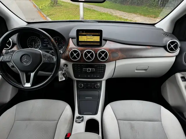 Mercedes-Benz B-Class view 3