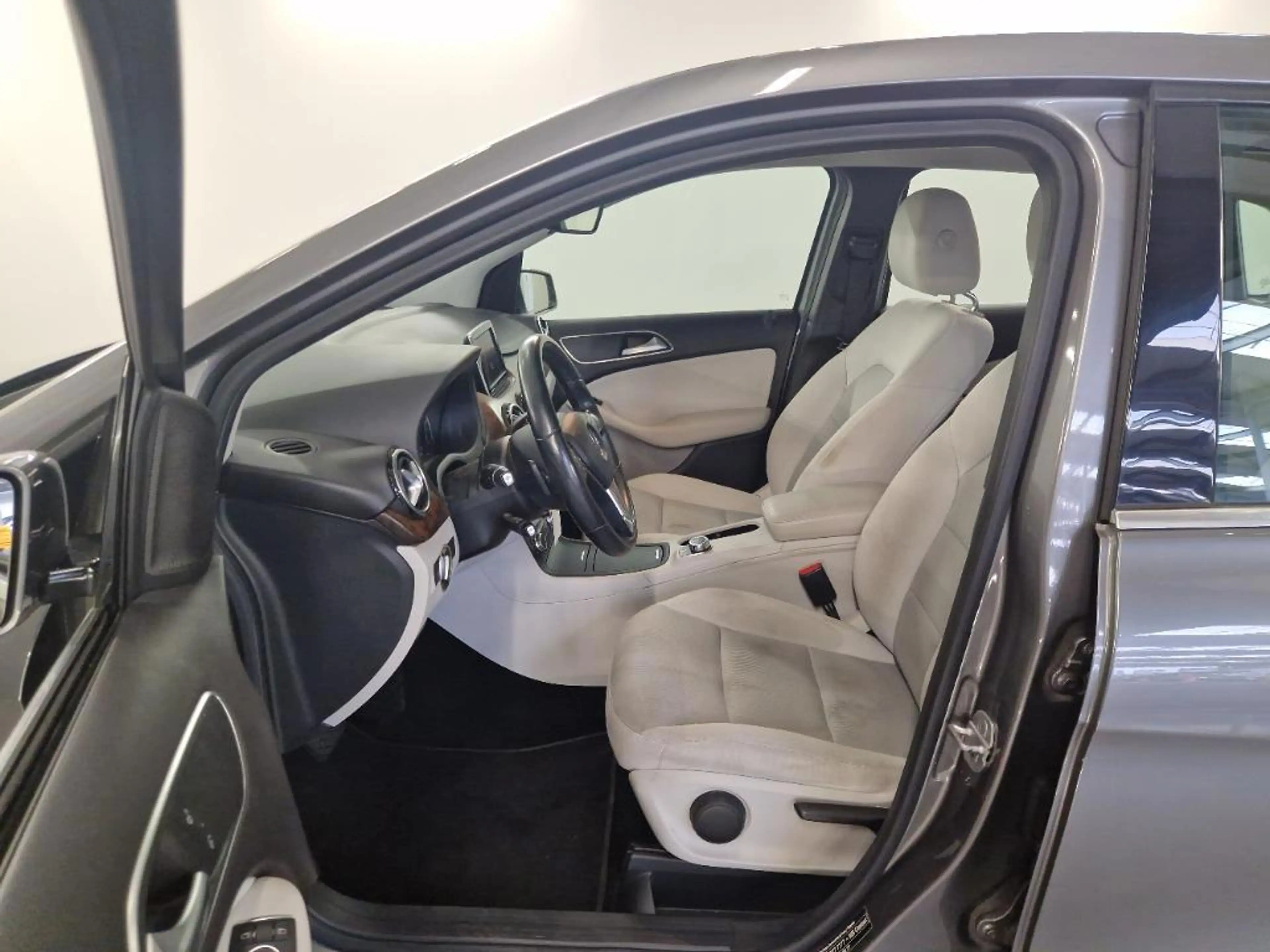 Mercedes-Benz B 180 Ambition — photo 19