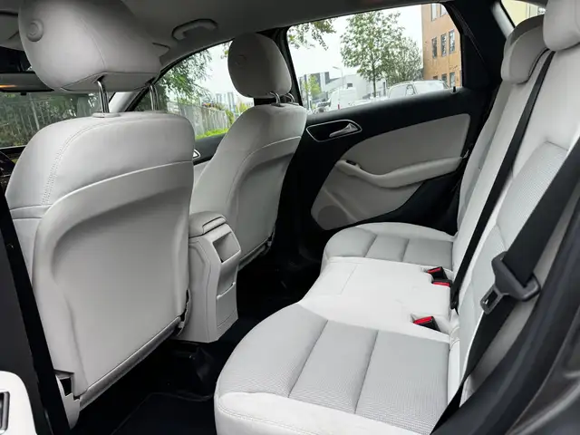 Mercedes-Benz B-Class view 21
