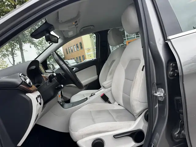 Mercedes-Benz B-Class view 17