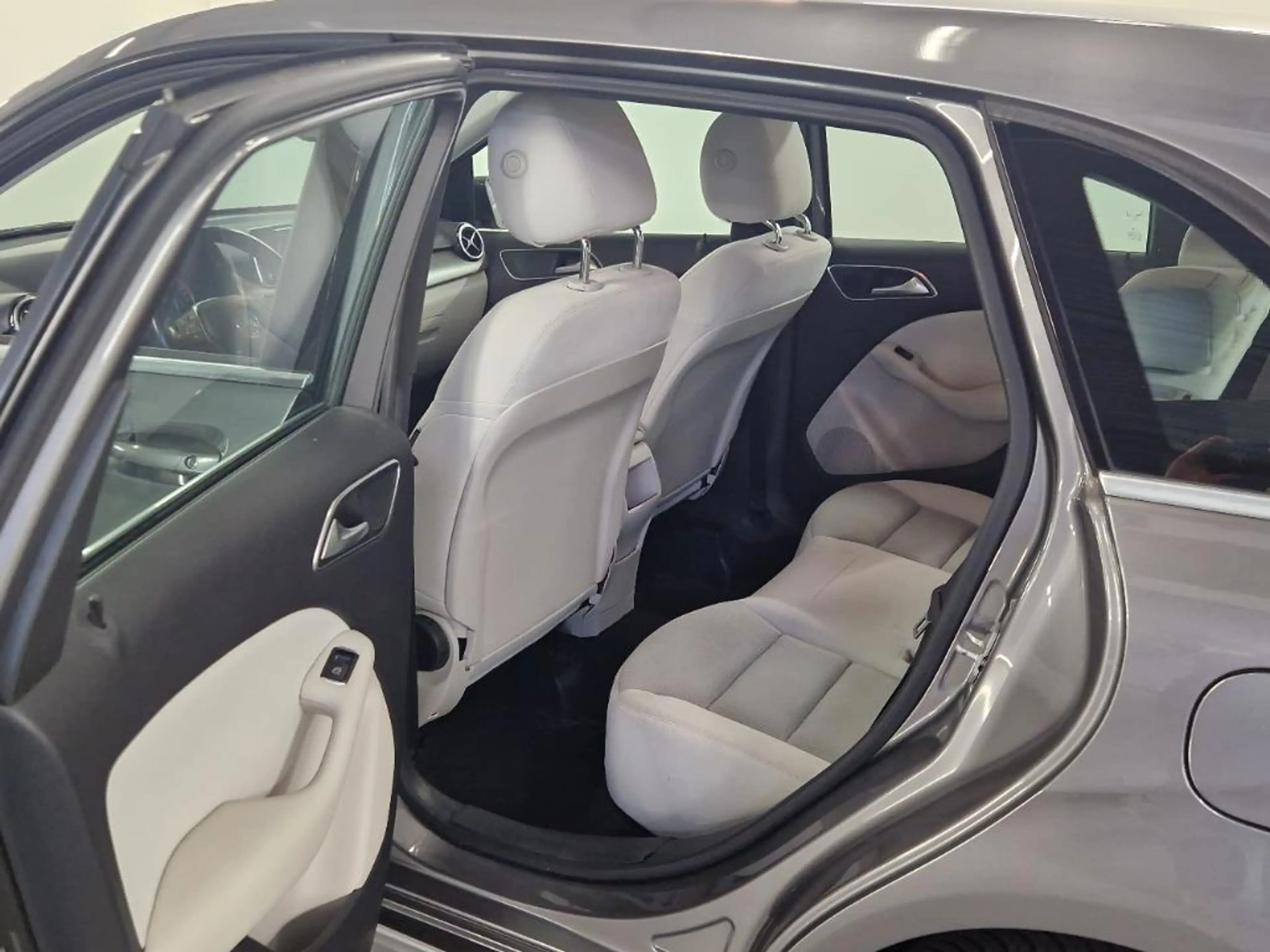 Mercedes-Benz B 180 Ambition — photo 8