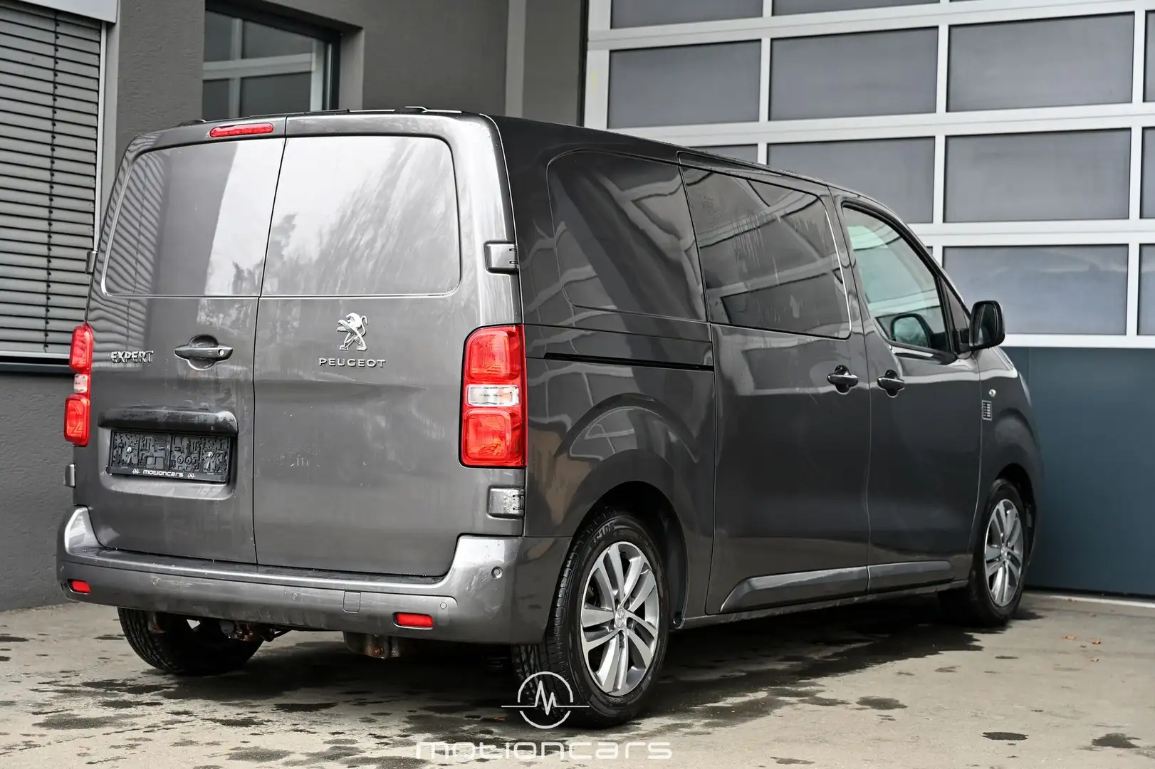 Peugeot Expert 2.0 BlueHDi 180 L2 Premium TwinC. Edit. S&S Сірий - 2