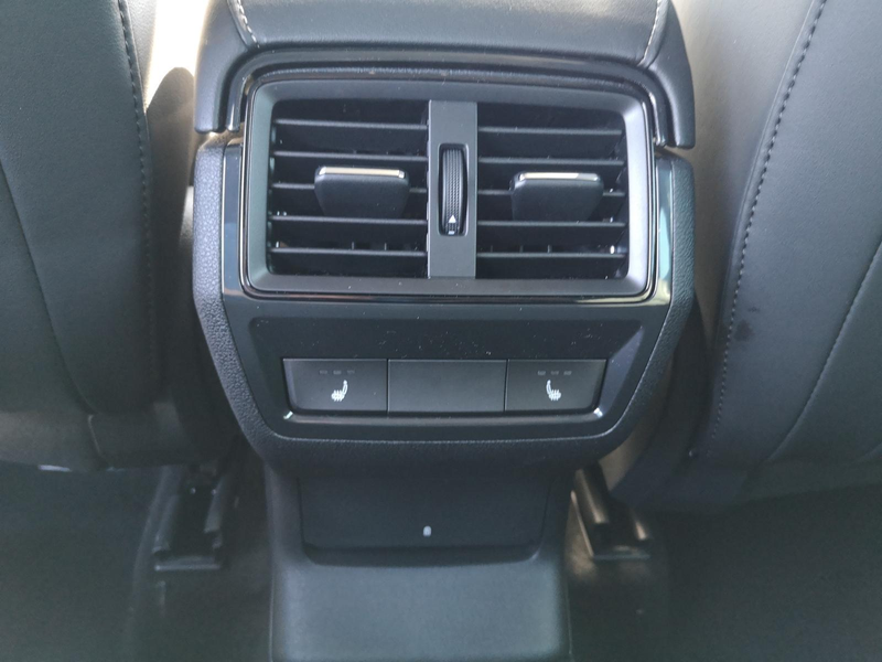 Skoda Karoq Sportline 2.0TDI DSG 4x4 AHK Matrix Pano Sound ... — photo 11