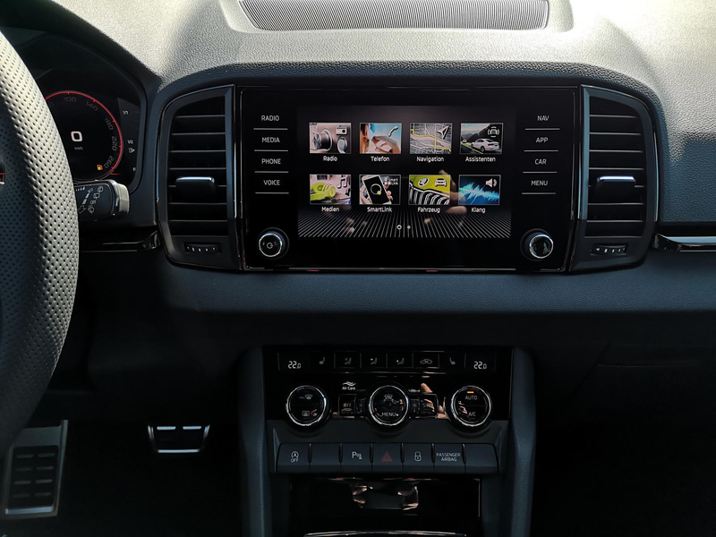 Skoda Karoq Sportline 2.0TDI DSG 4x4 AHK Matrix Pano Sound ... — photo 8