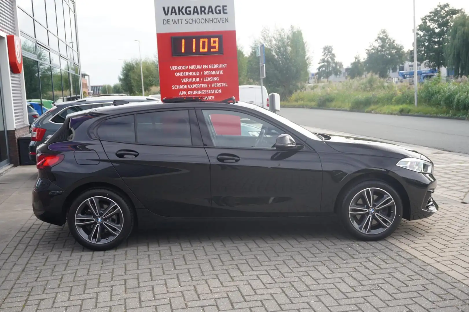BMW 118 1-serie 118i / Pano / Apple Carplay / Parkeercamer Schwarz - 2