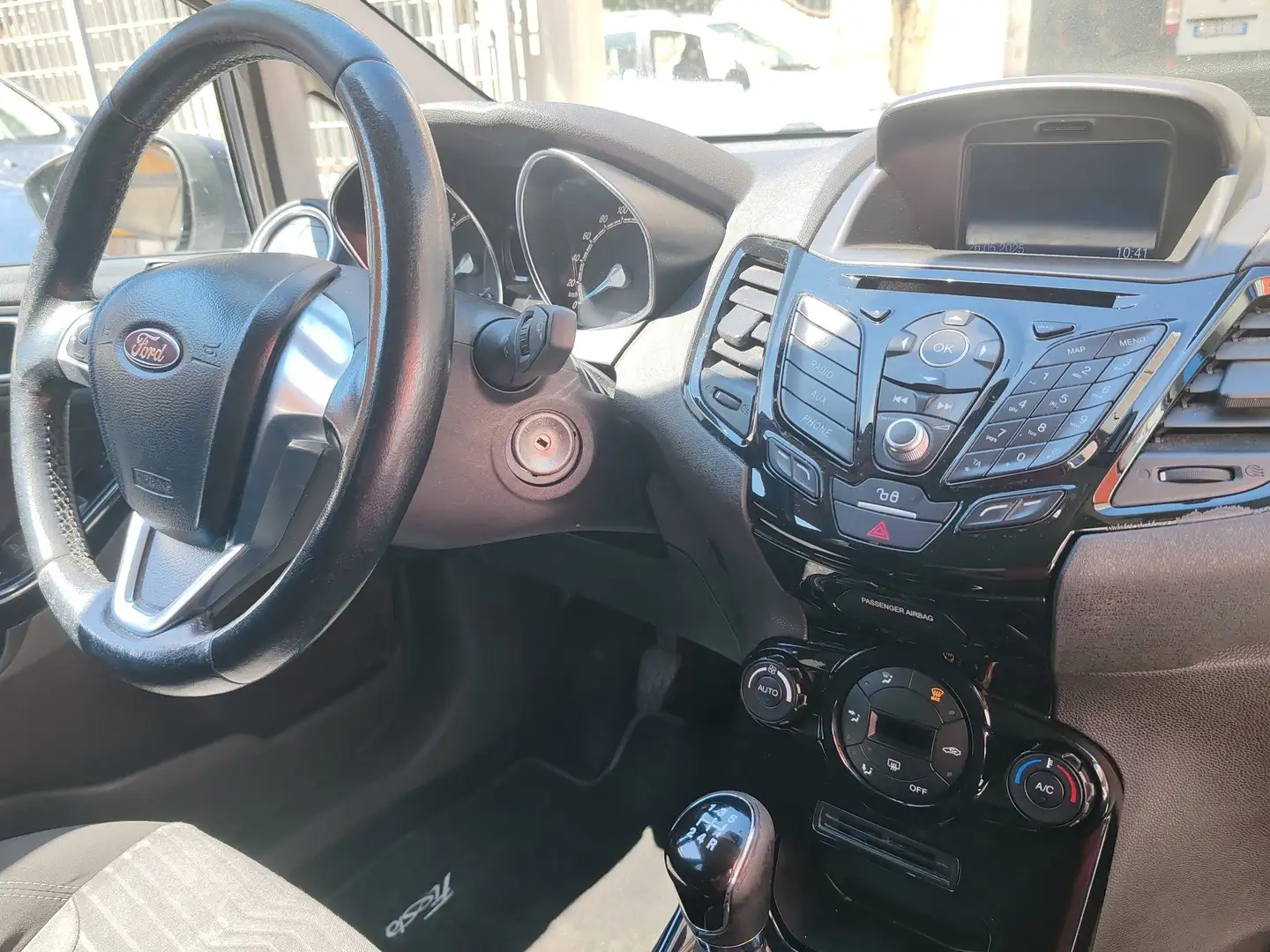 Ford Fiesta Fiesta 5p 1.5 tdci 75cv Gris - 2