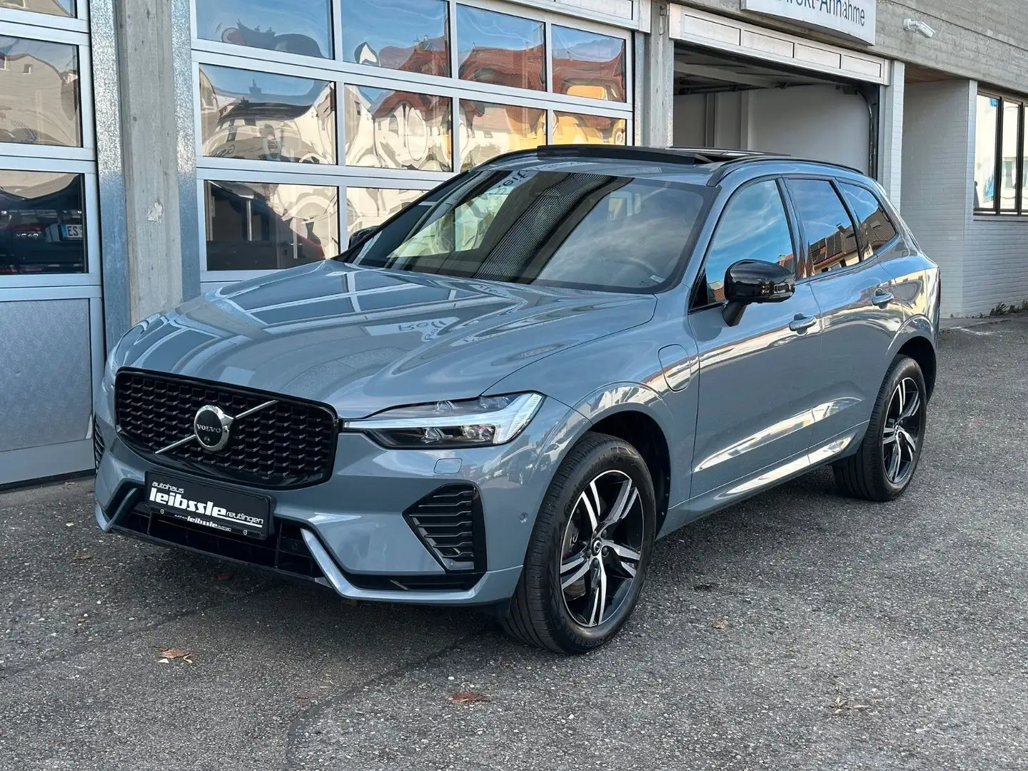 Volvo XC60 T6 R-Design Recharge Plug-In Hybrid AWD Grau - 1