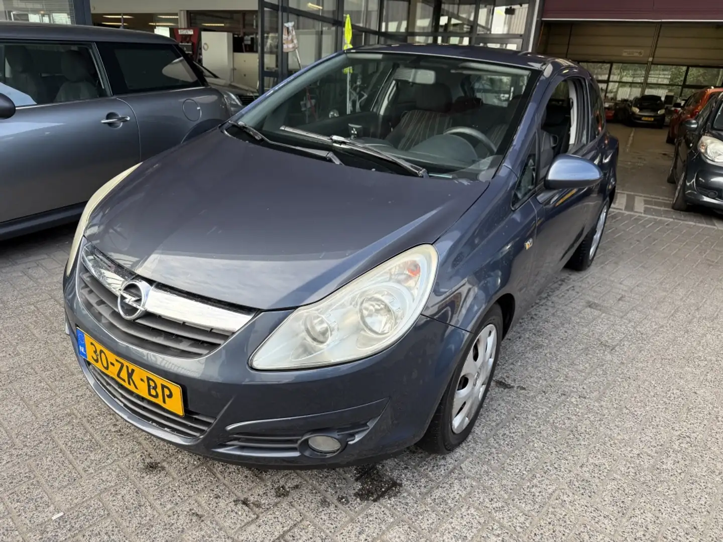 Opel Corsa 1.2-16V Enjoy Grijs - 2