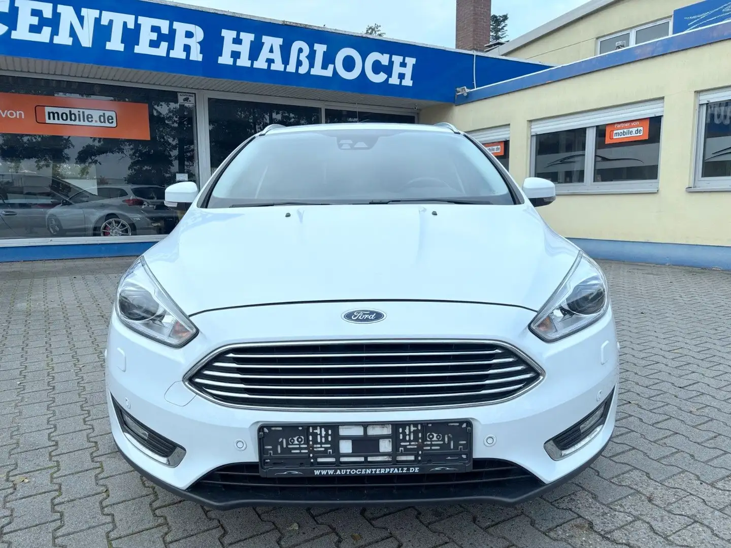 Ford Focus Turnier Titanium Sport Lerder Navi AHK Xen Weiß - 2