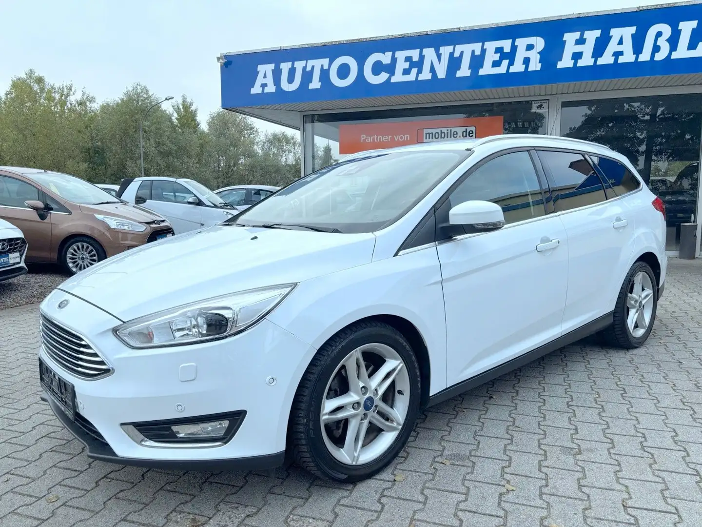 Ford Focus Turnier Titanium Sport Lerder Navi AHK Xen Weiß - 1