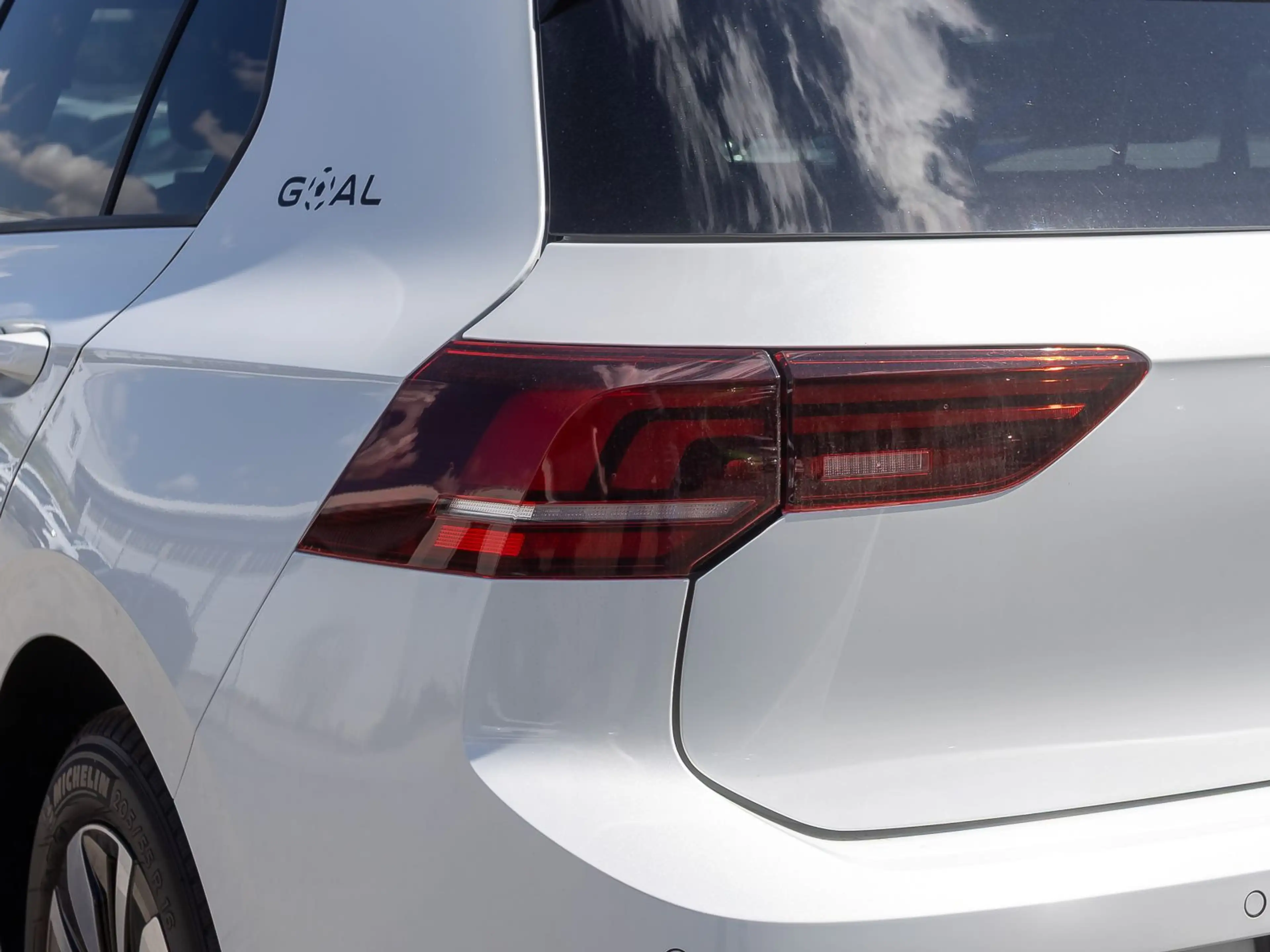 Volkswagen Golf VIII Goal 1.5 eTSI DSG Navi LED ACC EPH AHK — photo 10