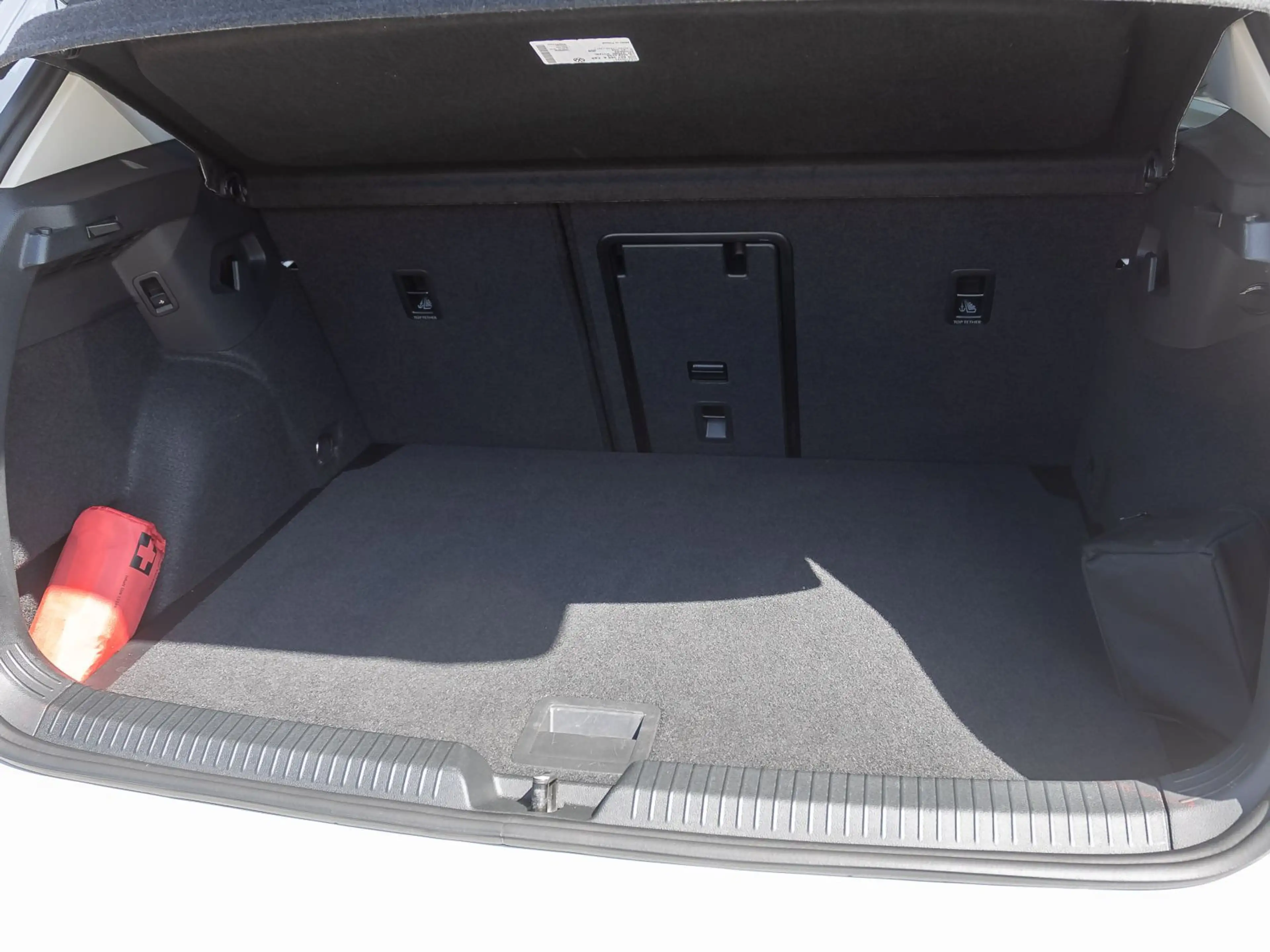 Volkswagen Golf VIII Goal 1.5 eTSI DSG Navi LED ACC EPH AHK — photo 23