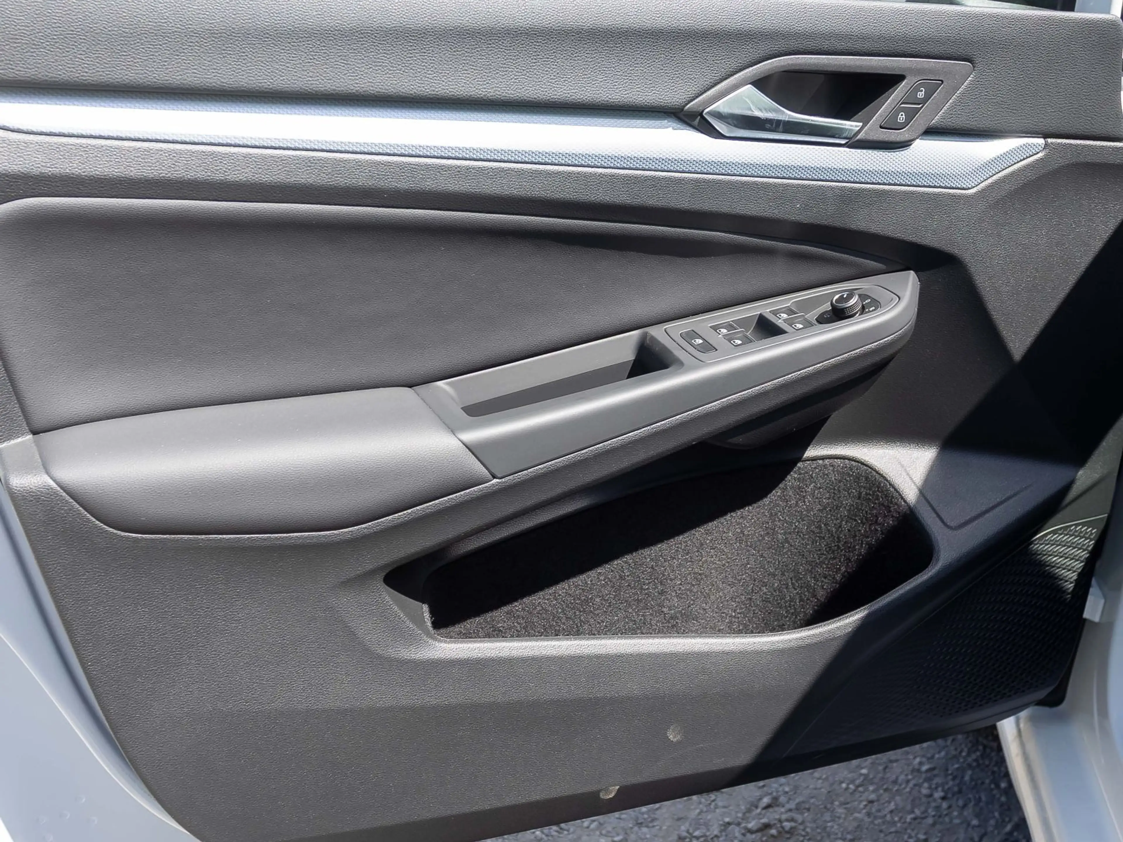 Volkswagen Golf VIII Goal 1.5 eTSI DSG Navi LED ACC EPH AHK — photo 13