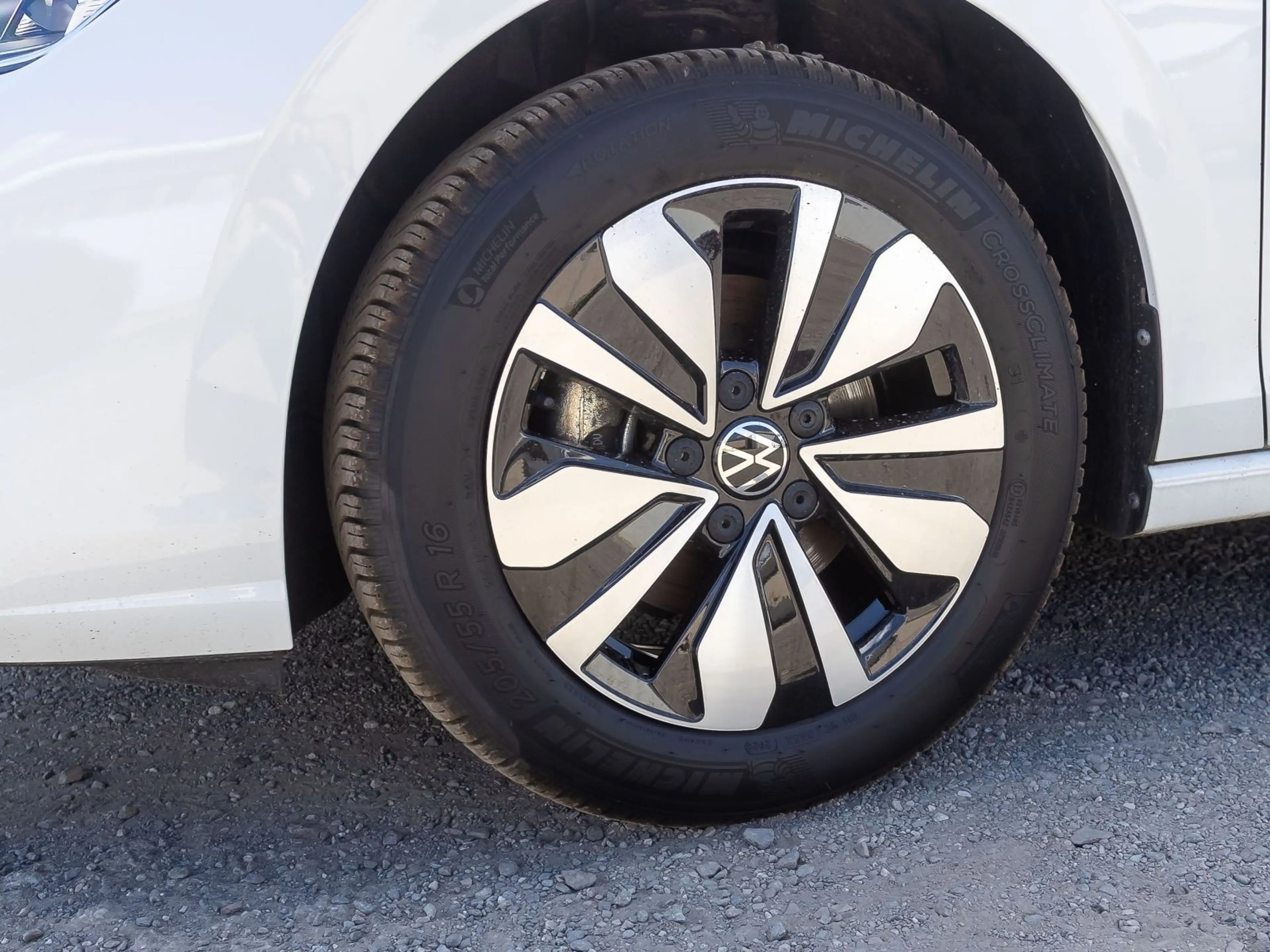 Volkswagen Golf VIII Goal 1.5 eTSI DSG Navi LED ACC EPH AHK — photo 12