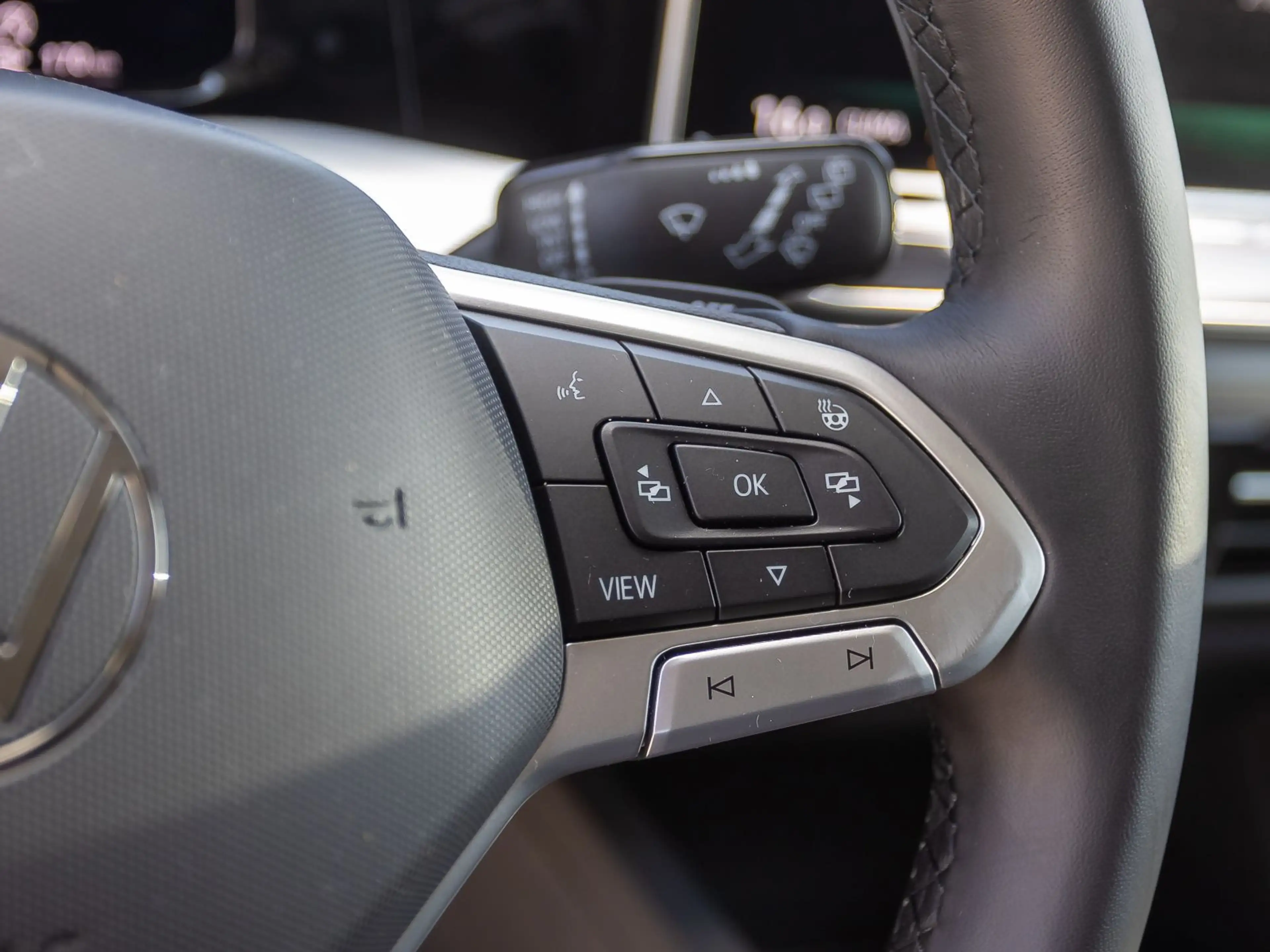 Volkswagen Golf VIII Goal 1.5 eTSI DSG Navi LED ACC EPH AHK — photo 17
