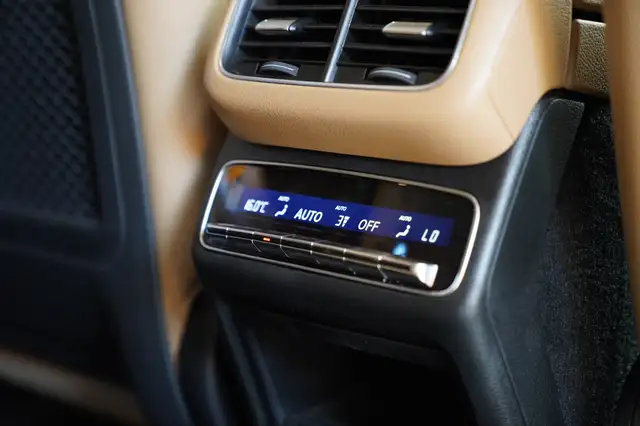 Mercedes-Benz Gle view 18