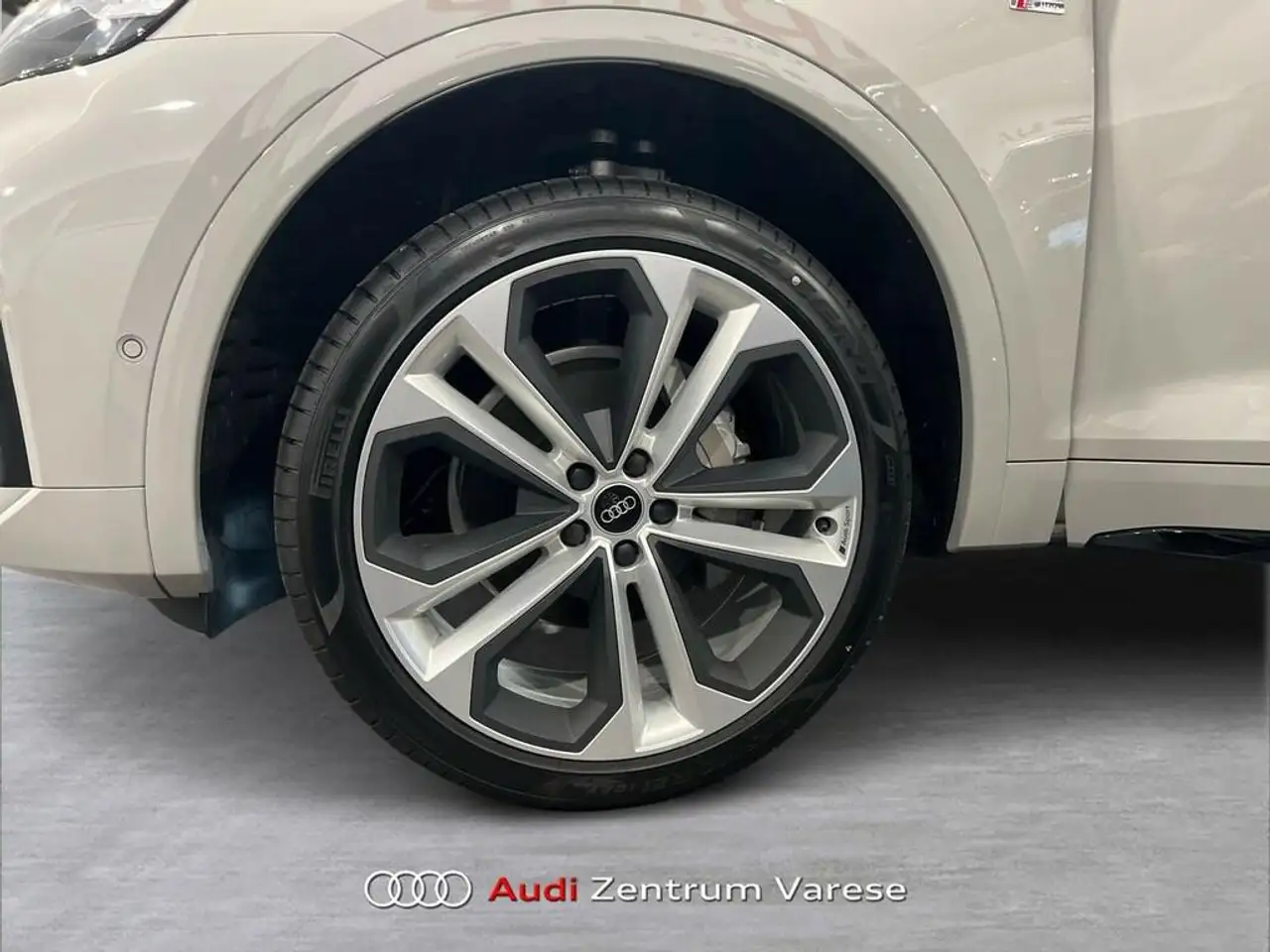 Audi Q5 40 2.0 tdi mhev 12V Identity Black quattro 3
