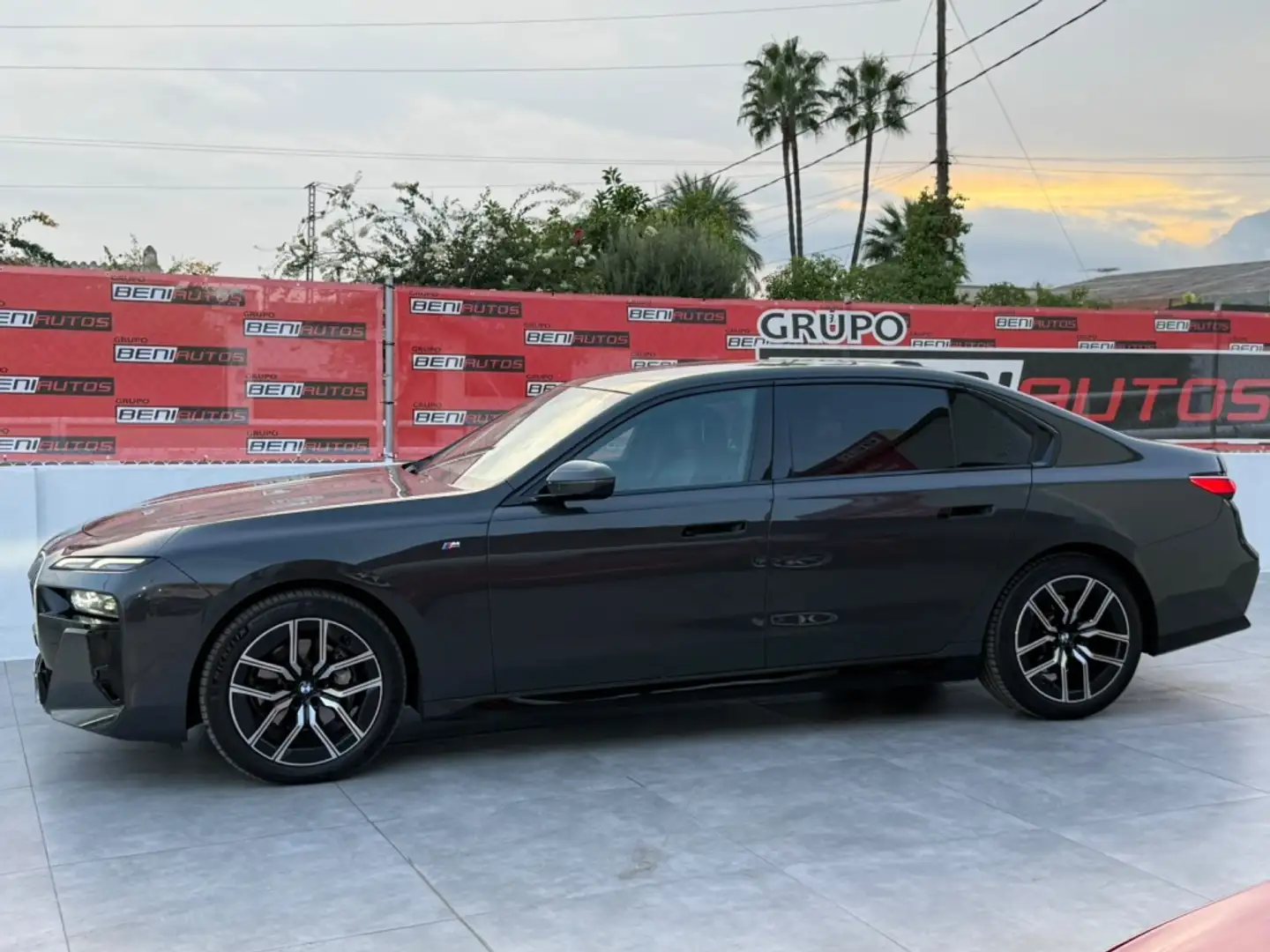 BMW 740 740dA xDrive M Sport Pro Gris - 2