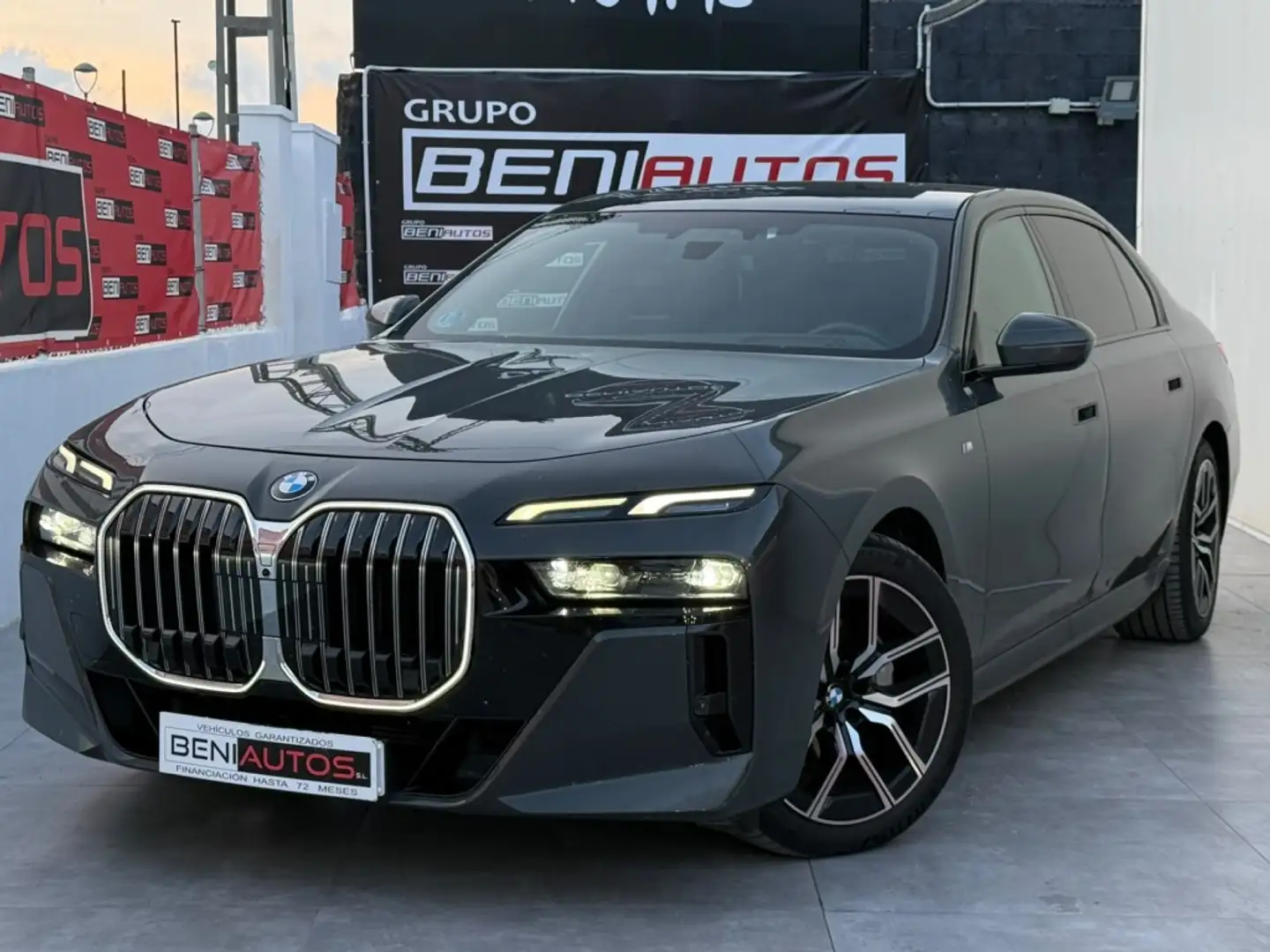 BMW 740 740dA xDrive M Sport Pro Gris - 1