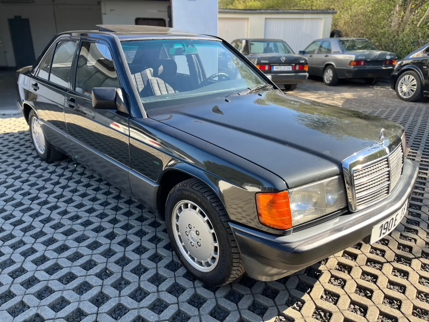 Mercedes-Benz 190 E 1.8 TOP 5-Gang Schwarz - 1