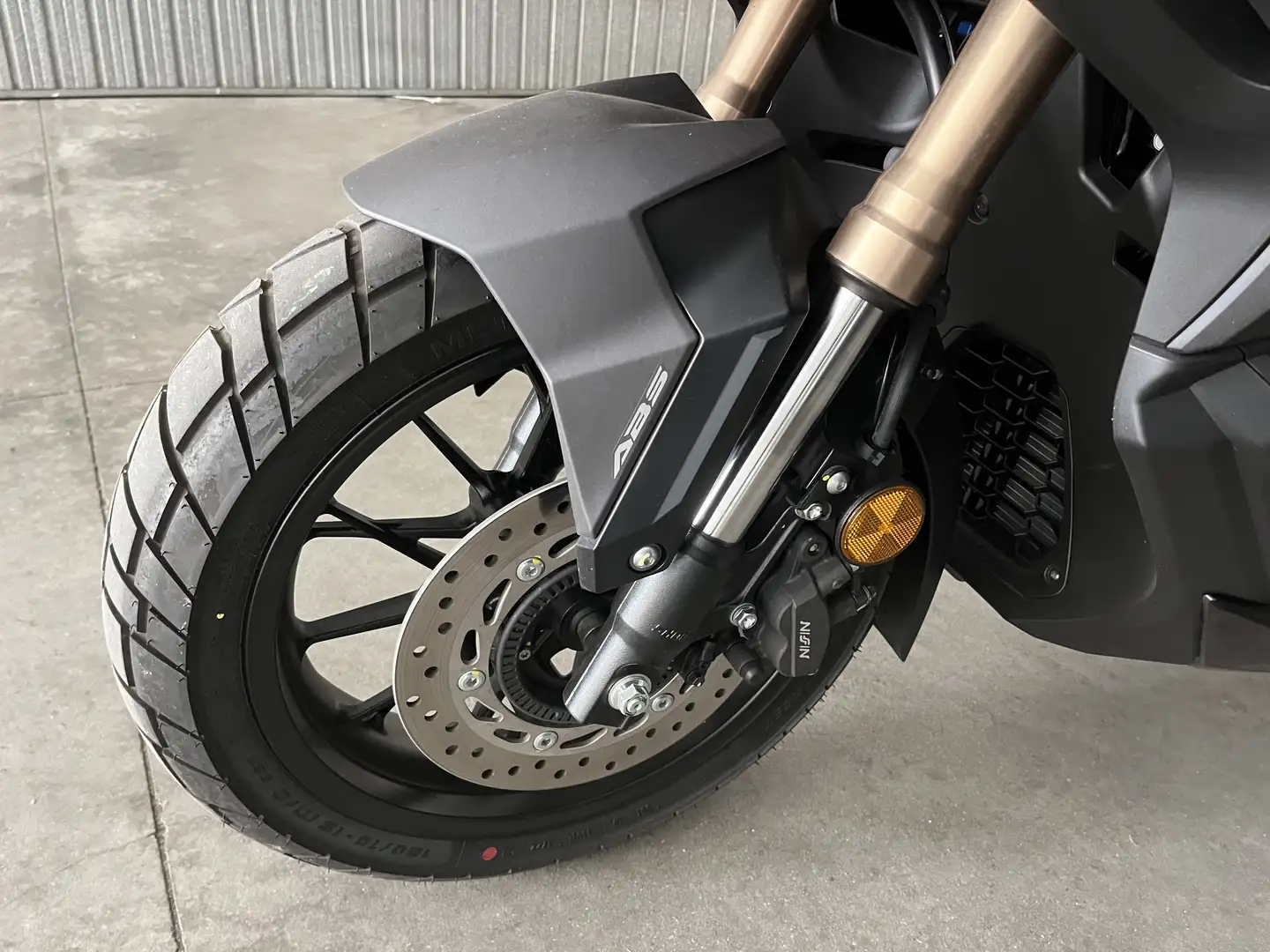 Honda ADV 350 - 1
