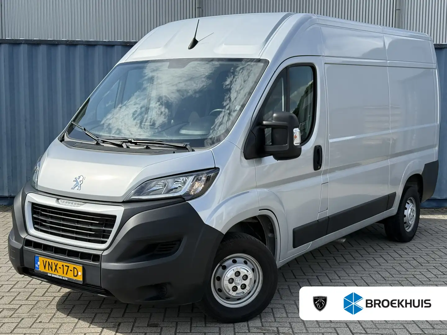 Peugeot Boxer 330 2.2 BlueHDi 120 L2H2 Premium | Achteruitrijcam Gris - 1