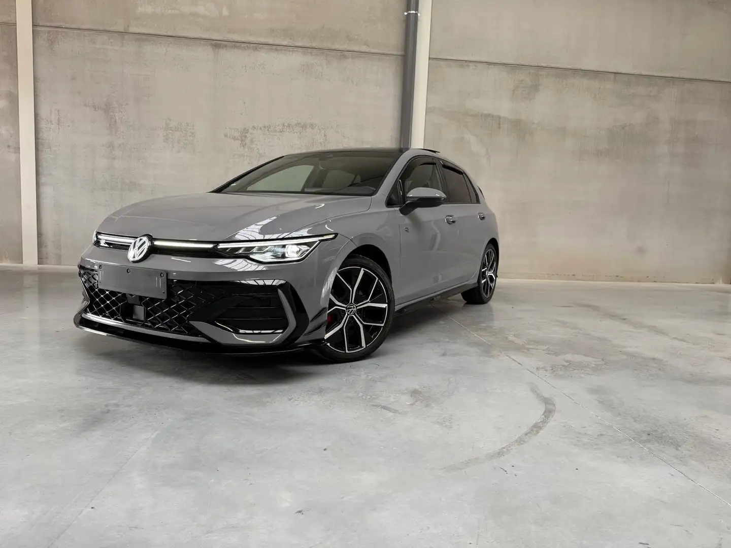 Volkswagen Golf 1.5 eTSI OPF DSG R-Line - 2