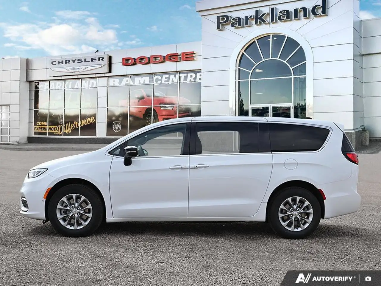 Chrysler Pacifica снимка Chrysler Pacifica