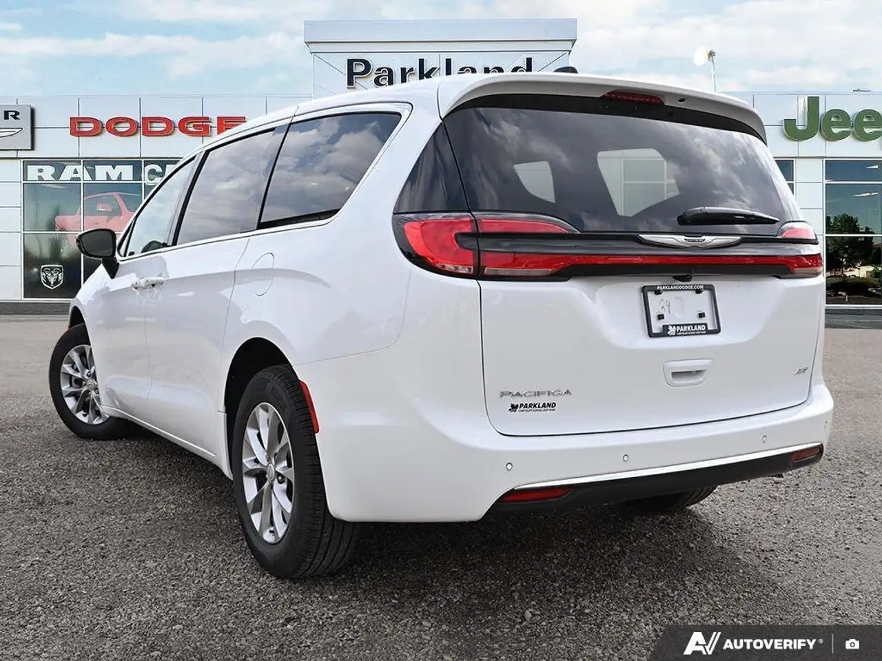 Chrysler Pacifica снимка Chrysler Pacifica