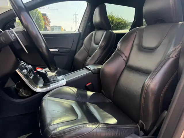 Volvo XC60 view 9