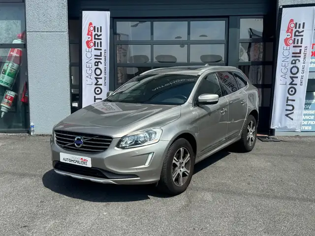 Volvo XC60 view 2