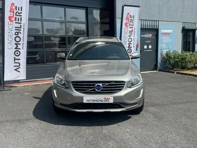 Volvo XC60 view 3