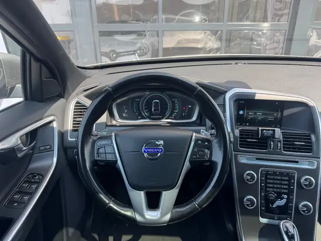 Volvo XC60 view 8