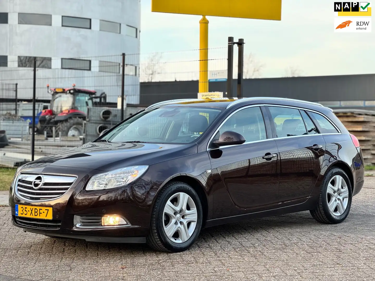Opel Insignia Sports Tourer 1.4 Turbo EcoFLEX Cosmo Brun - 1